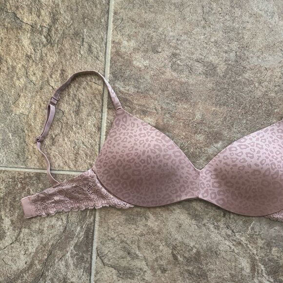 Skims Wireless Form Jacquard Push Up Plunge Bra
Sienna Micro Leopard Print 30C - Picture 3 of 9